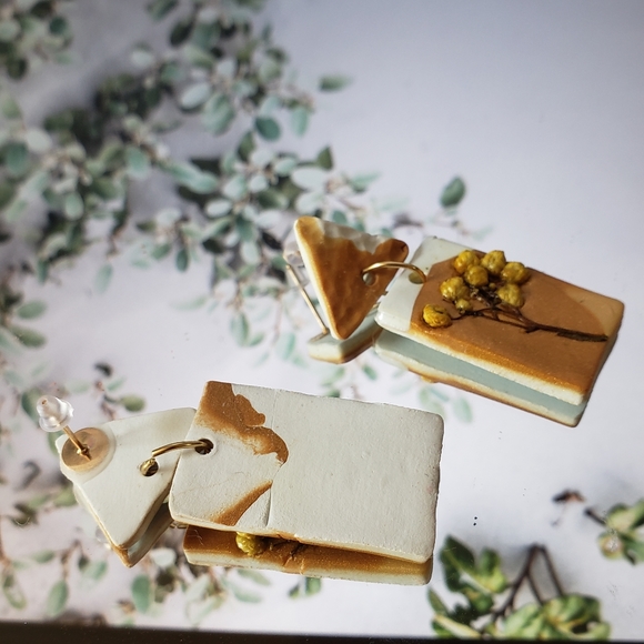 Handmade polymer clay earrings real flowers - Picture 4 of 8